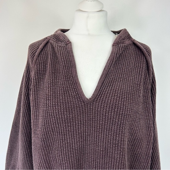Free People Jumper Size XL Crop Waffle Knit Dark Purple Boxy V-Neck RRP $78 - Picture 3 of 9